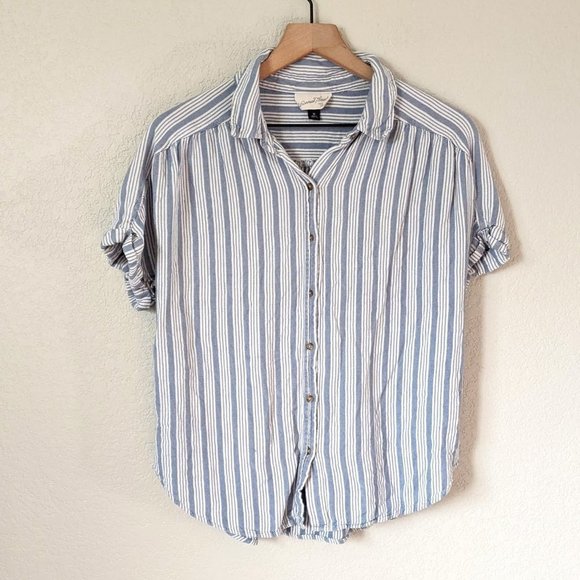 Universal Thread Tops - Universal Thread Blue & White Striped Short Sleeve Button Down Top M